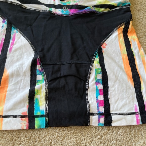 Lululemon Athletics workout top fun colors size 8 - Picture 3 of 4